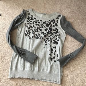 Express grey sweater with sequins in animal print scheme